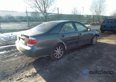 2005 Toyota Camry Xle z USA, uszkodzony, nr VIN 4T1BE30K85U049360